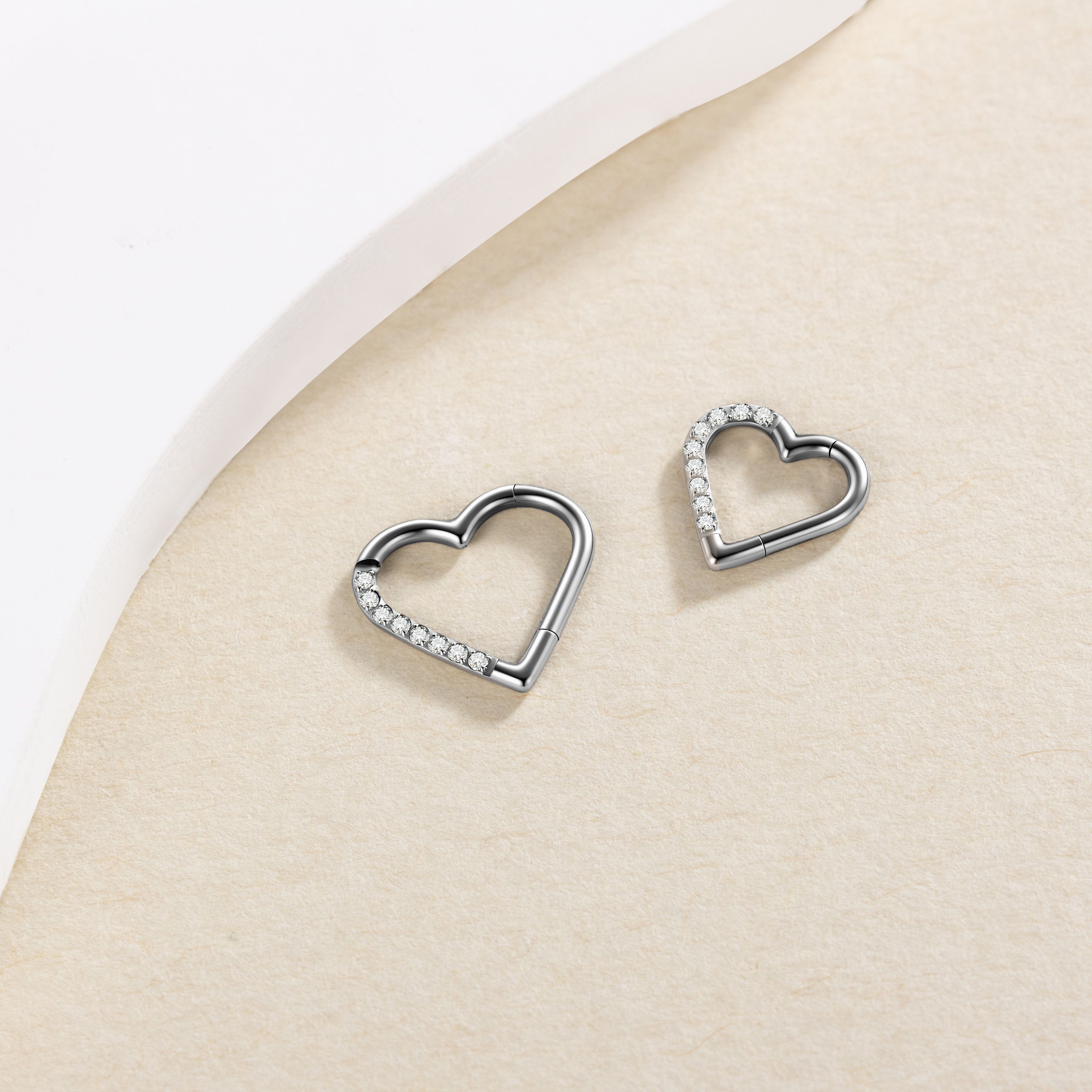 G23 Titanium 16G Romantic CZ Heart Gold PVD Clicker Ring
